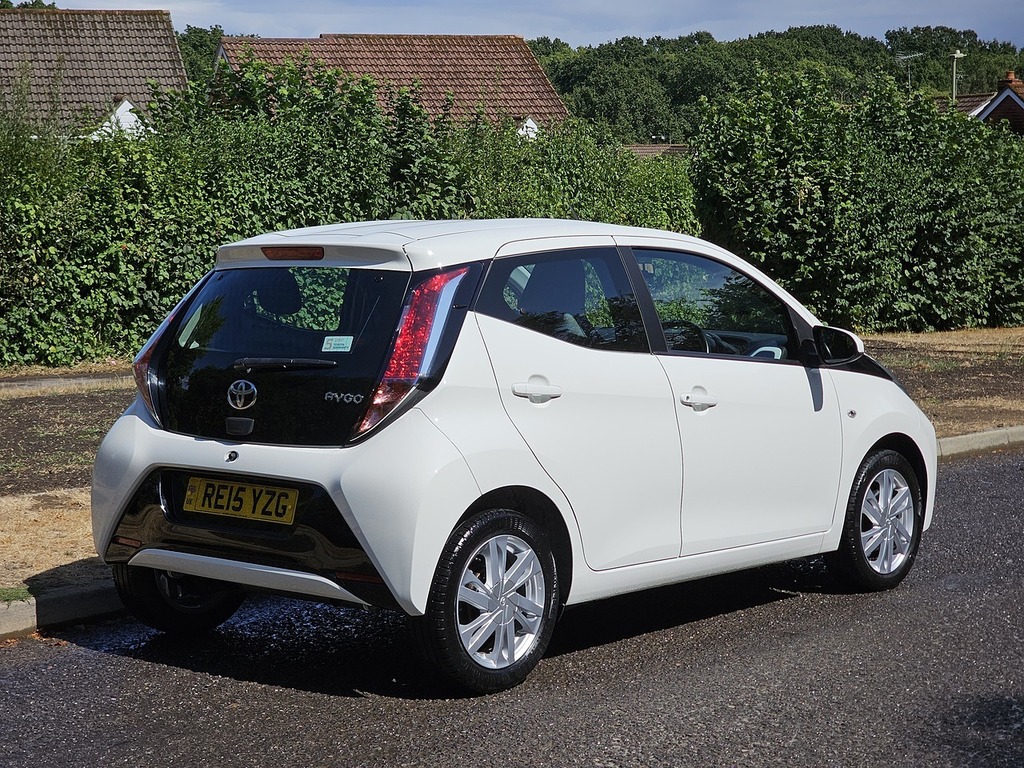 Toyota Aygo Vvt-i X-pression White #2