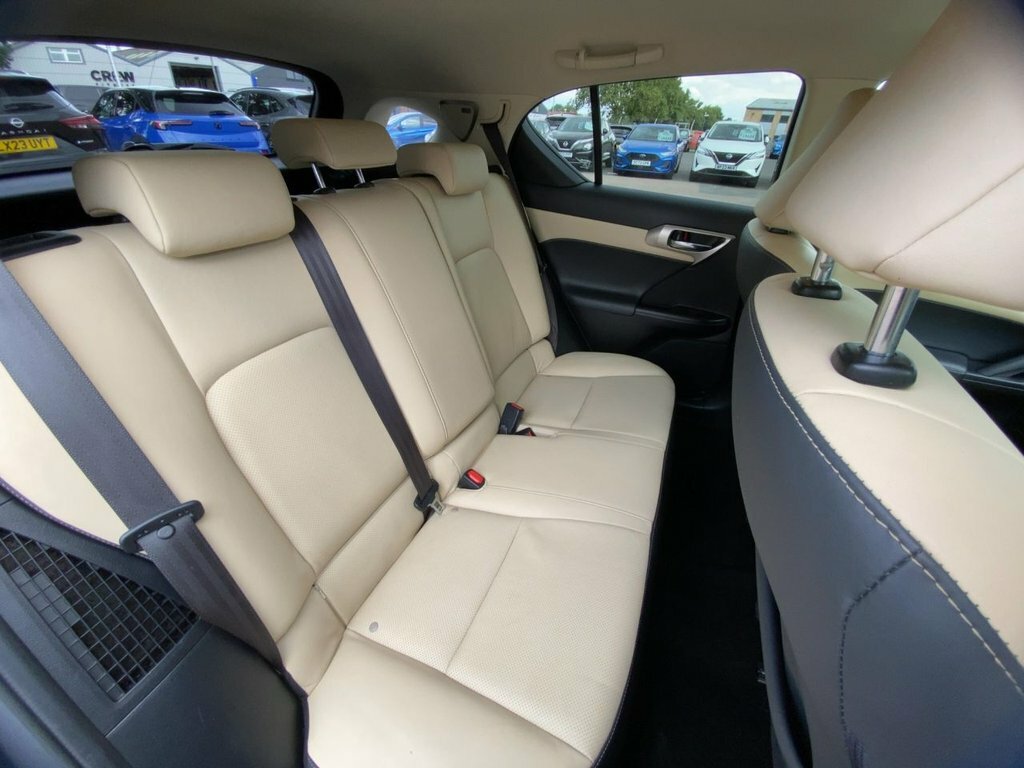 Lexus CT Hatchback 1.8 200H Sport Cvt Euro 6 Ss 201 White #26