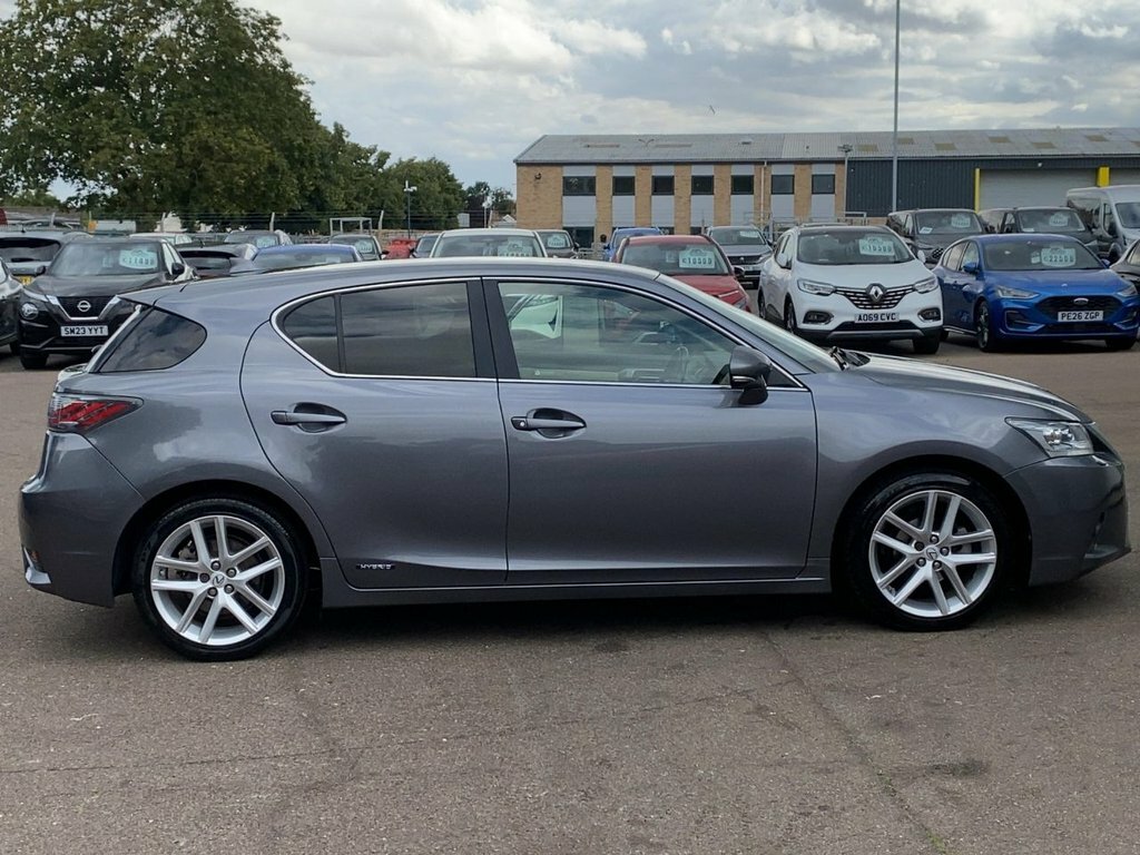 Lexus CT Hatchback 1.8 200H Sport Cvt Euro 6 Ss 201 White #8