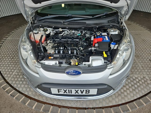 Ford Fiesta 1.25 Zetec Hatchback 129 G Km 8 Silver #3