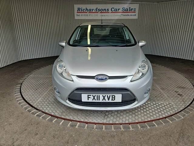 Ford Fiesta 1.25 Zetec Hatchback 129 G Km 8 Silver #2