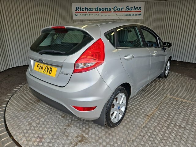 Ford Fiesta 1.25 Zetec Hatchback 129 G Km 8 Silver #5