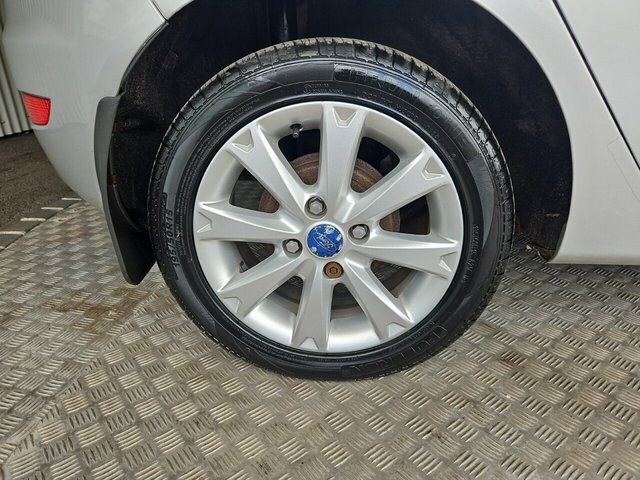 Ford Fiesta 1.25 Zetec Hatchback 129 G Km 8 Silver #6