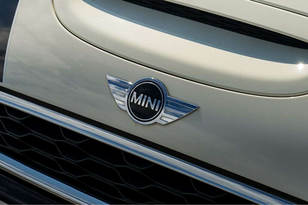 Mini Convertible Mini Convertible 2.0 Cooper S Convertible Petr White #3