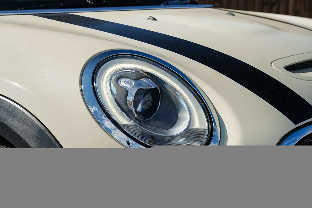 Mini Convertible Mini Convertible 2.0 Cooper S Convertible Petr White #2