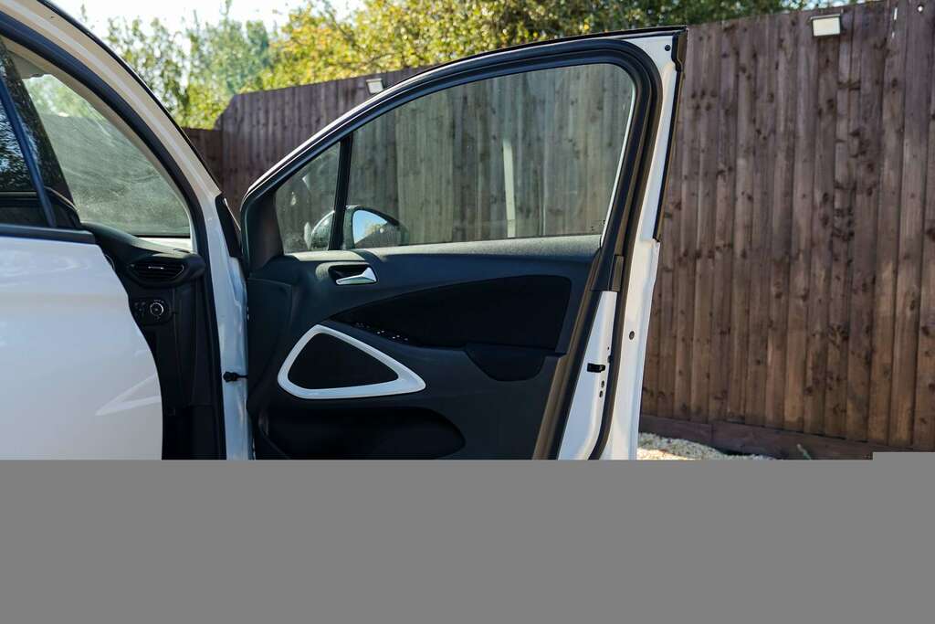 Vauxhall Crossland X Vauxhall Crossland X 1.2 Griffin Suv Ma FD70JXU White #4