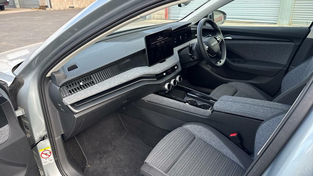 Skoda Superb 1.5 Tsi Iv 25.7Kwh Se Technology Estate GJ75VSV Silver #2