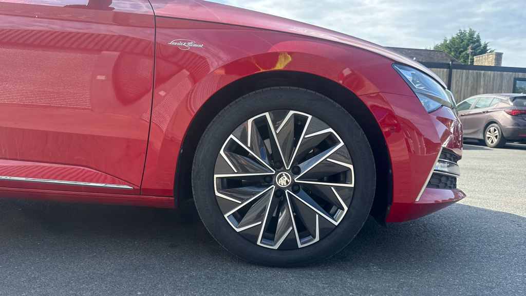Skoda Superb 2.0 Tsi Laurin Klement Hatchback Dsg Red #5