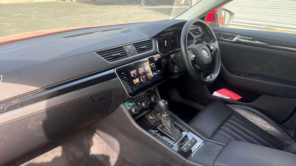 Skoda Superb 2.0 Tsi Laurin Klement Hatchback Dsg Red #2