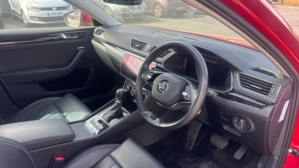 Skoda Superb 2.0 Tsi Laurin Klement Hatchback Dsg Red #6