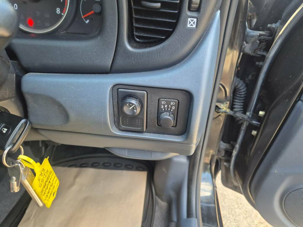 Nissan Almera Hatchback 1.5 S 200505 Blue #19
