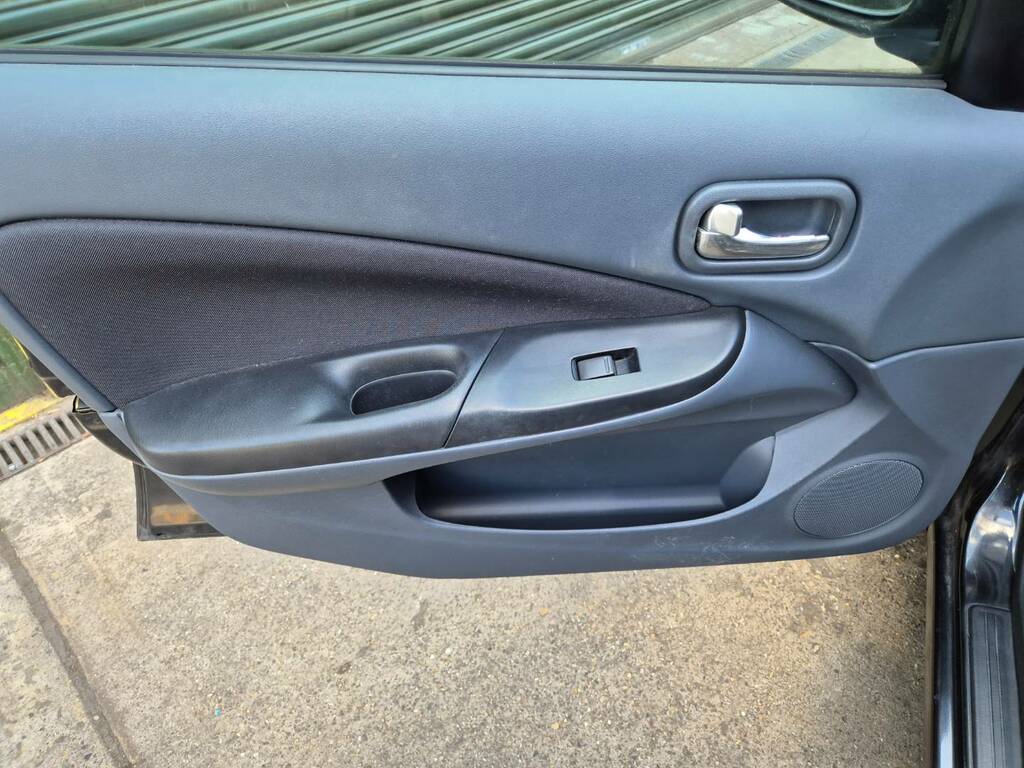 Nissan Almera Hatchback 1.5 S 200505 Blue #38
