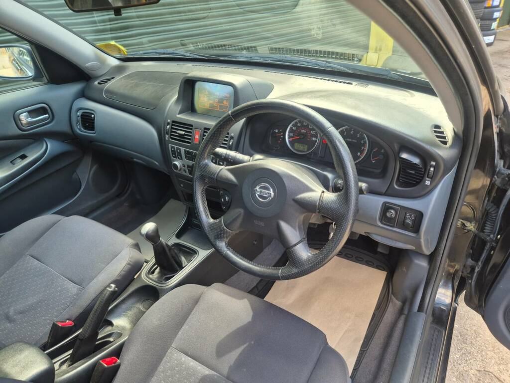 Nissan Almera Hatchback 1.5 S 200505 Blue #14