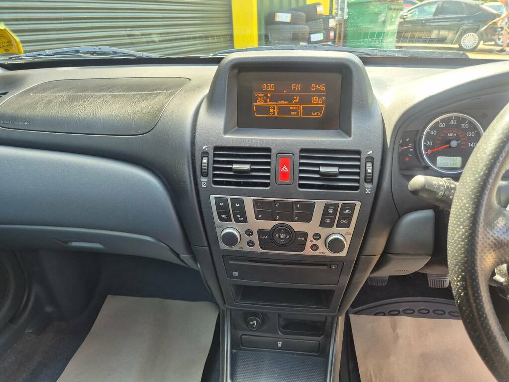 Nissan Almera Hatchback 1.5 S 200505 Blue #24