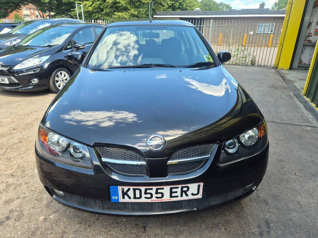 Nissan Almera 1.5 Se Black #3