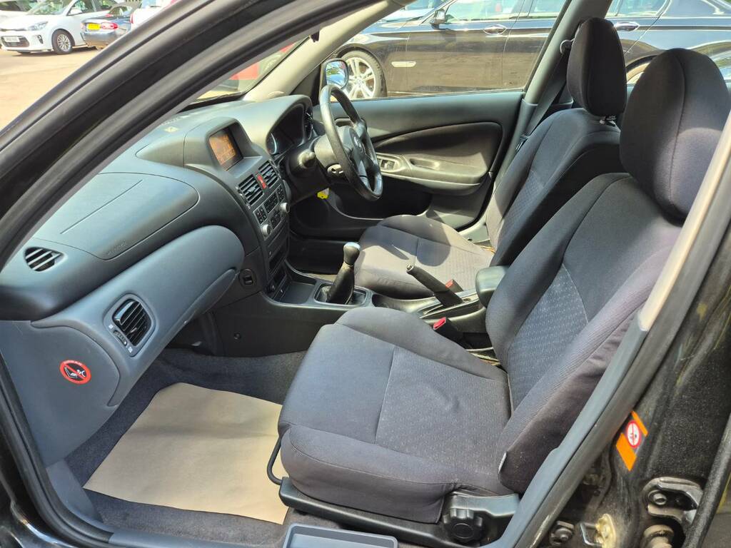 Nissan Almera Hatchback 1.5 S 200505 Blue #35