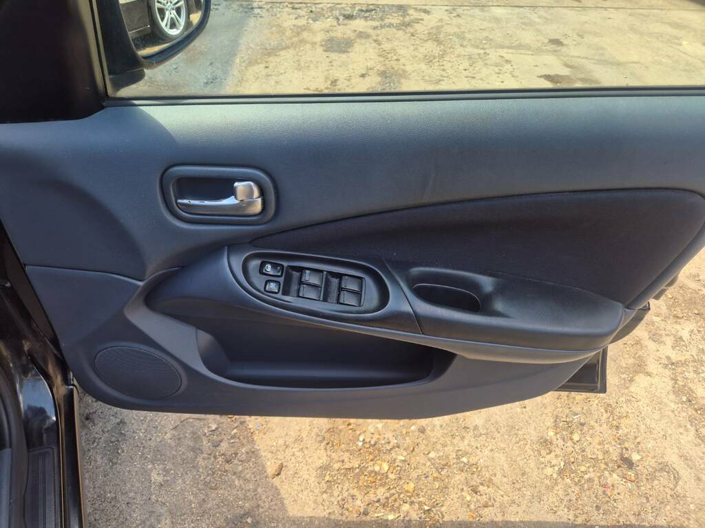 Nissan Almera Hatchback 1.5 S 200505 Blue #18