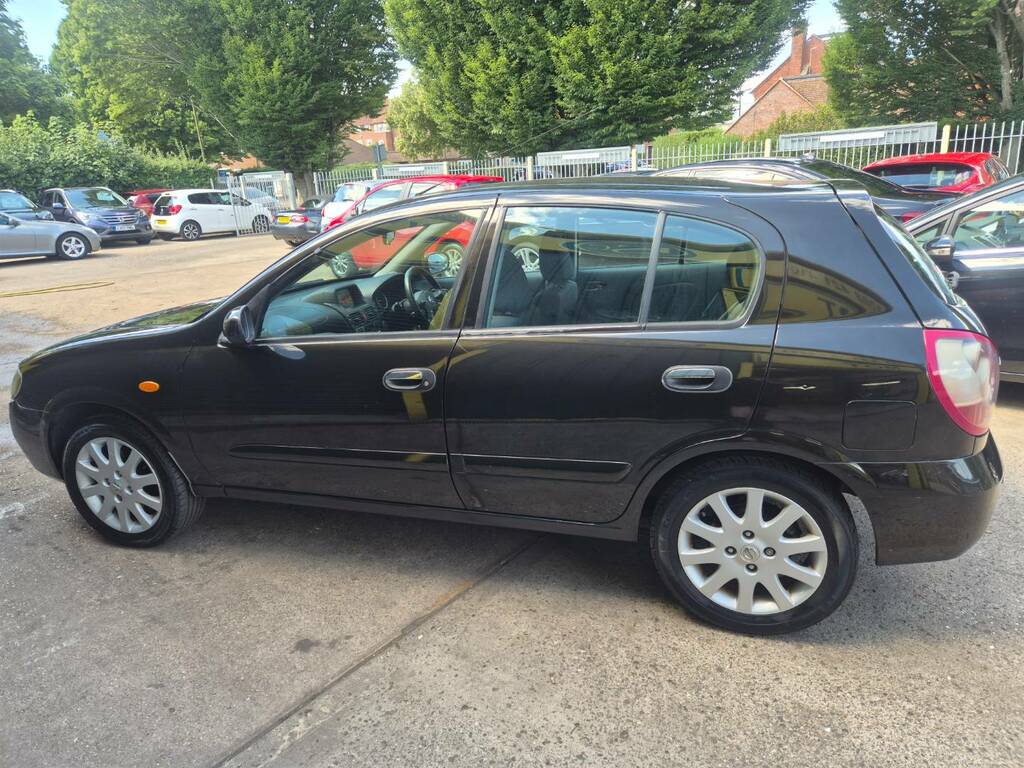 Nissan Almera Hatchback 1.5 S 200505 Blue #11