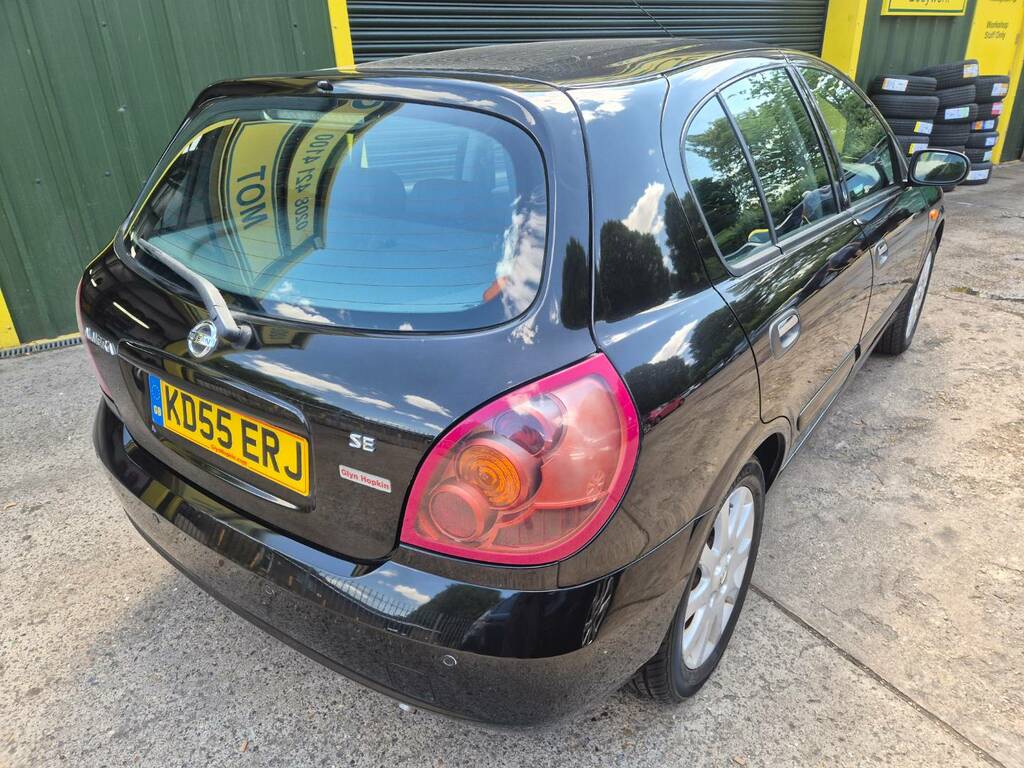 Nissan Almera Hatchback 1.5 S 200505 Blue #9