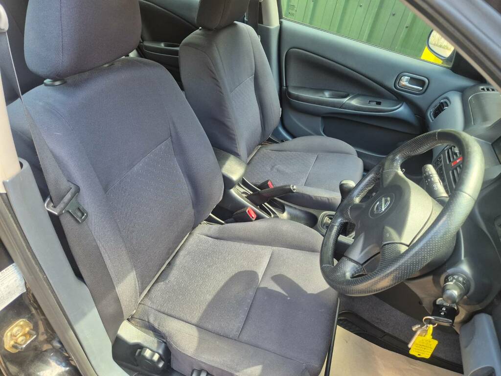 Nissan Almera Hatchback 1.5 S 200505 Blue #16