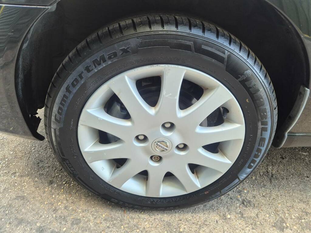 Nissan Almera Hatchback 1.5 S 200505 Blue #13