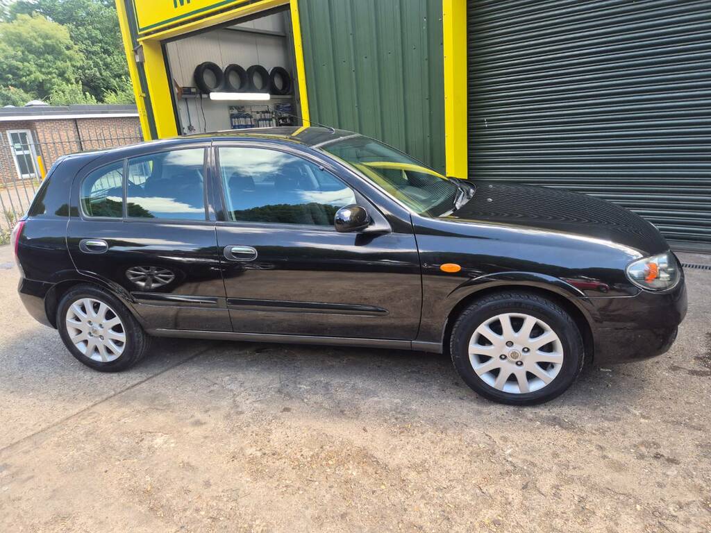 Nissan Almera 1.5 Se Black #6