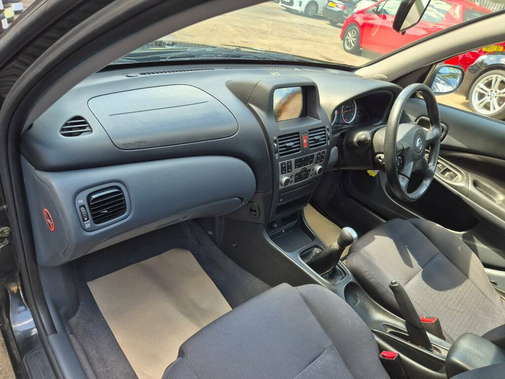 Nissan Almera Hatchback 1.5 S 200505 Blue #34