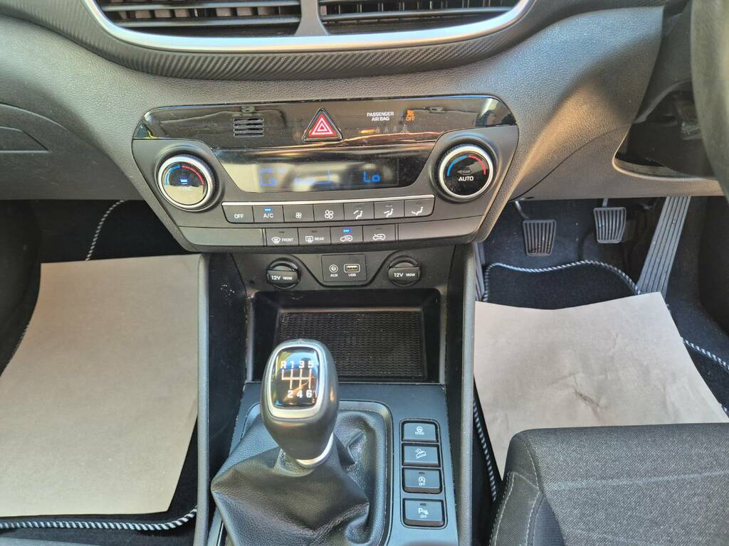 Hyundai Tucson 1.6 Gdi Se Nav Euro 6 S S White #21