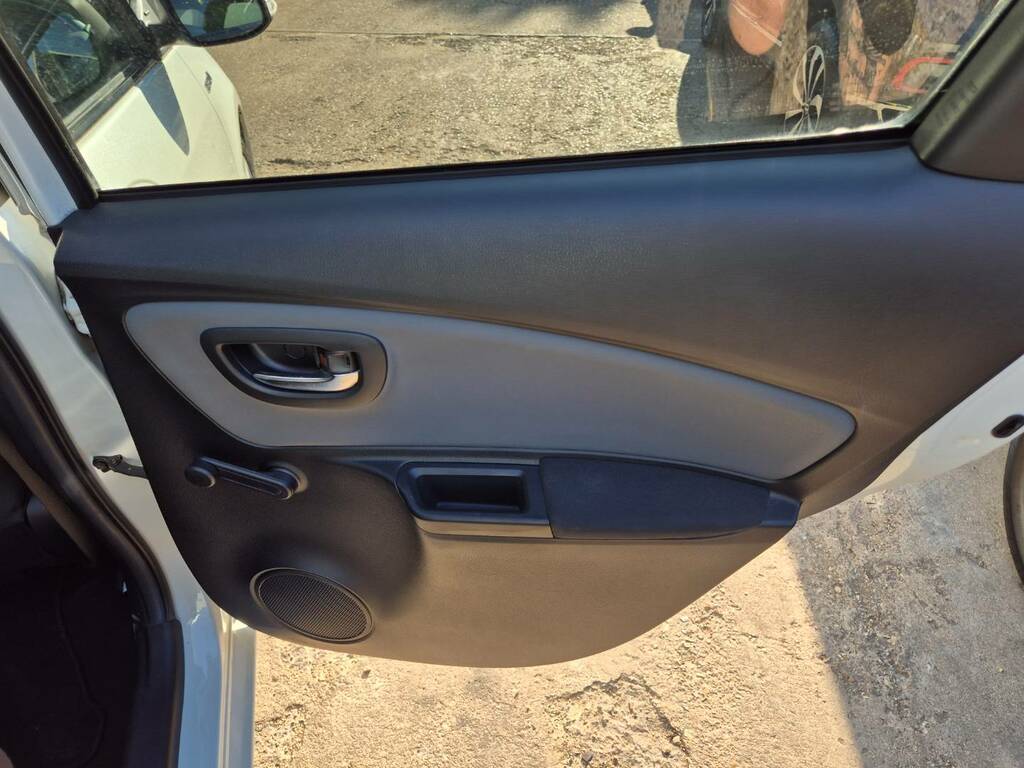 Toyota Yaris 1.33 Vvt-i Excel Silver #27