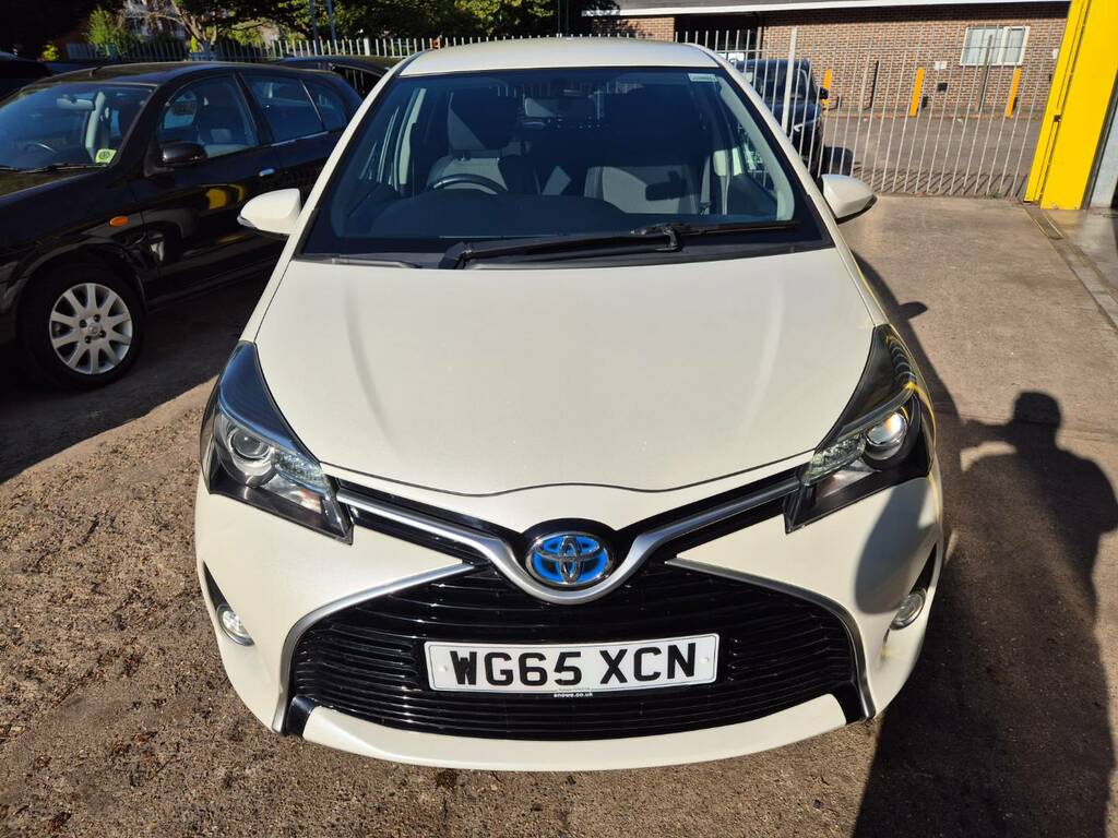 Toyota Yaris 1.5 Hybrid Sport Cvt White #2