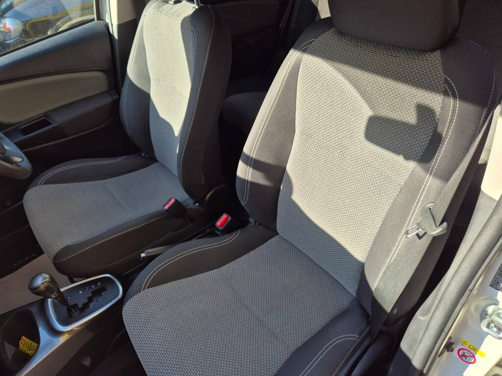 Toyota Yaris 1.33 Vvt-i Excel Silver #37
