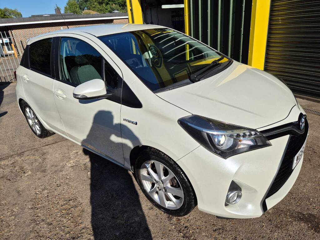 Toyota Yaris 1.5 Hybrid Sport Cvt White #3