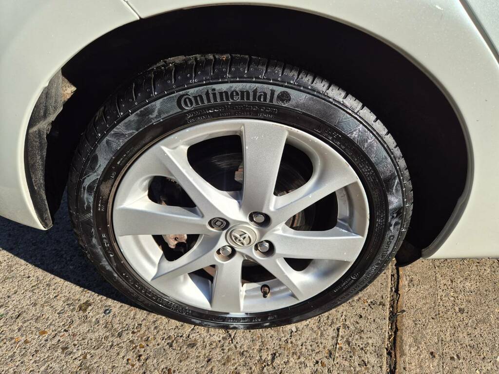 Toyota Yaris 1.5 Hybrid Sport Cvt White #4