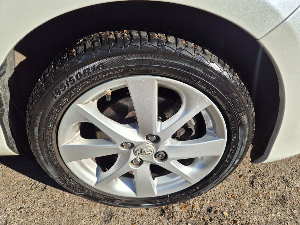 Toyota Yaris 1.5 Hybrid Sport Cvt White #6