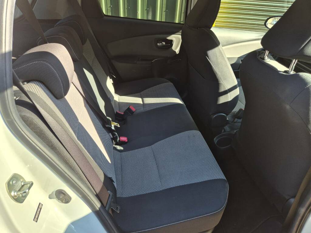 Toyota Yaris 1.33 Vvt-i Excel Silver #24