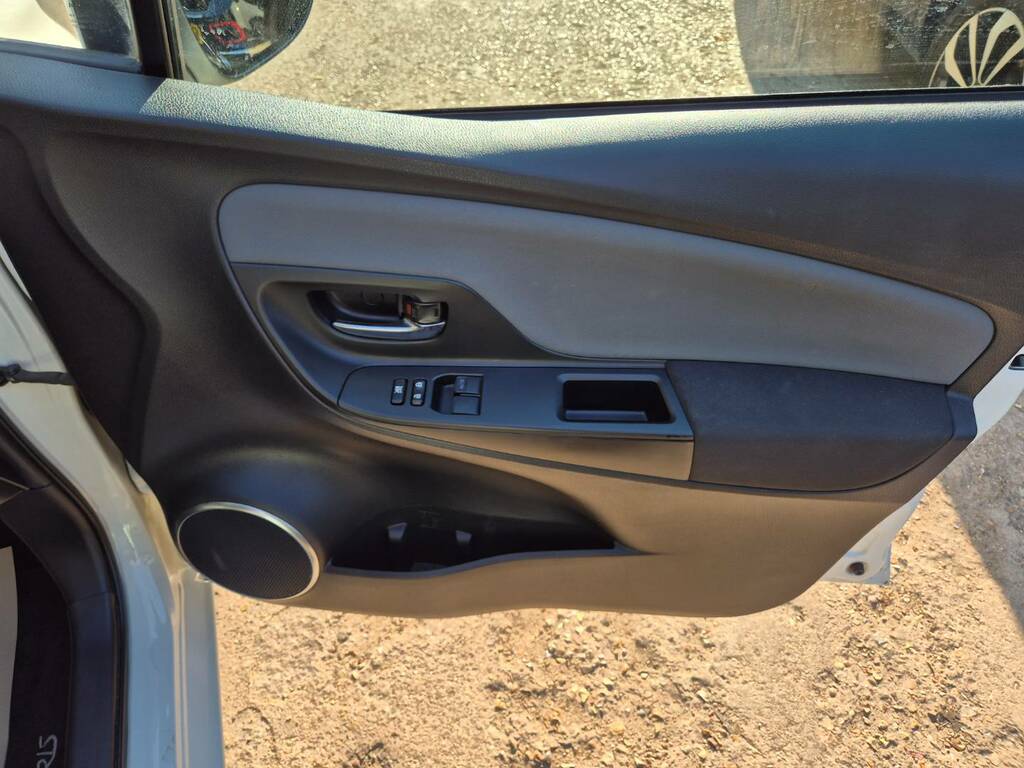 Toyota Yaris 1.33 Vvt-i Excel Silver #17