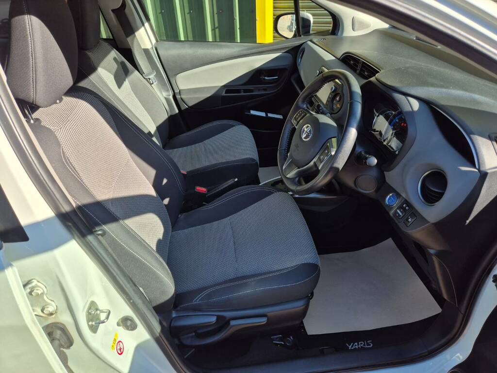 Toyota Yaris 1.33 Vvt-i Excel Silver #13