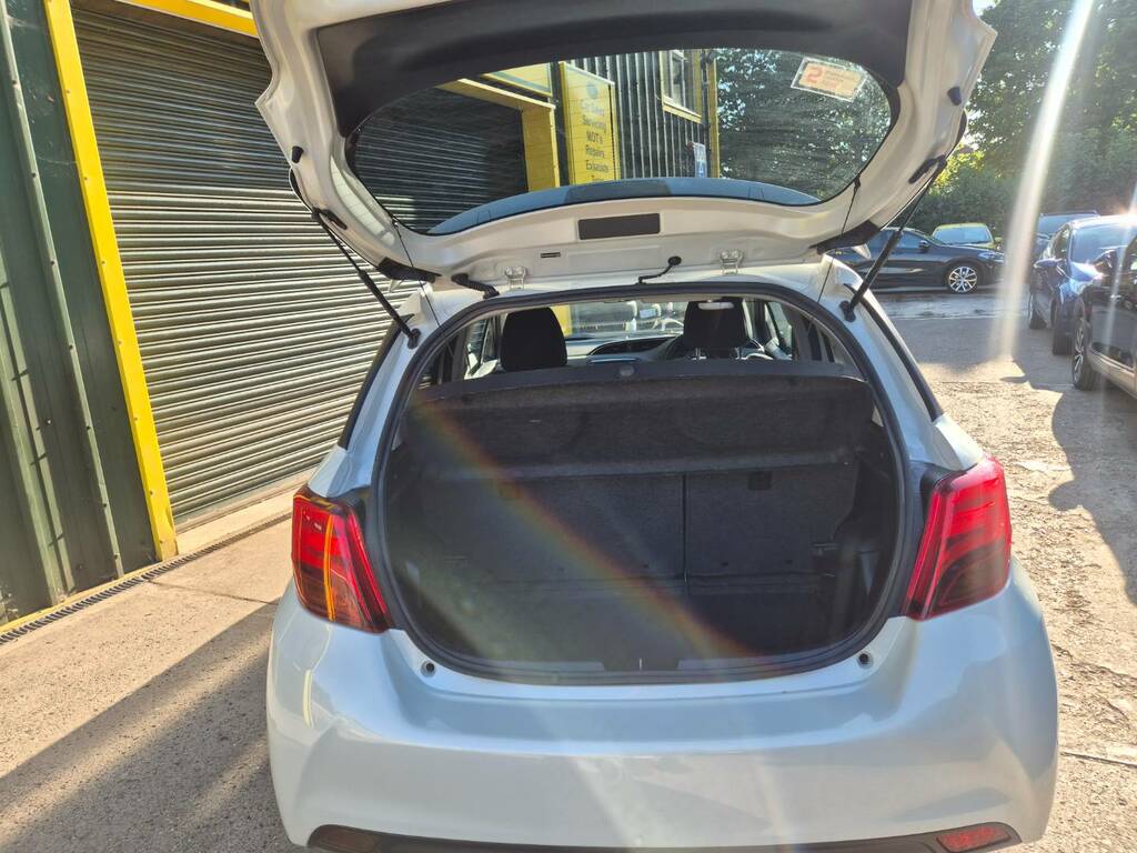 Toyota Yaris 1.33 Vvt-i Excel Silver #28