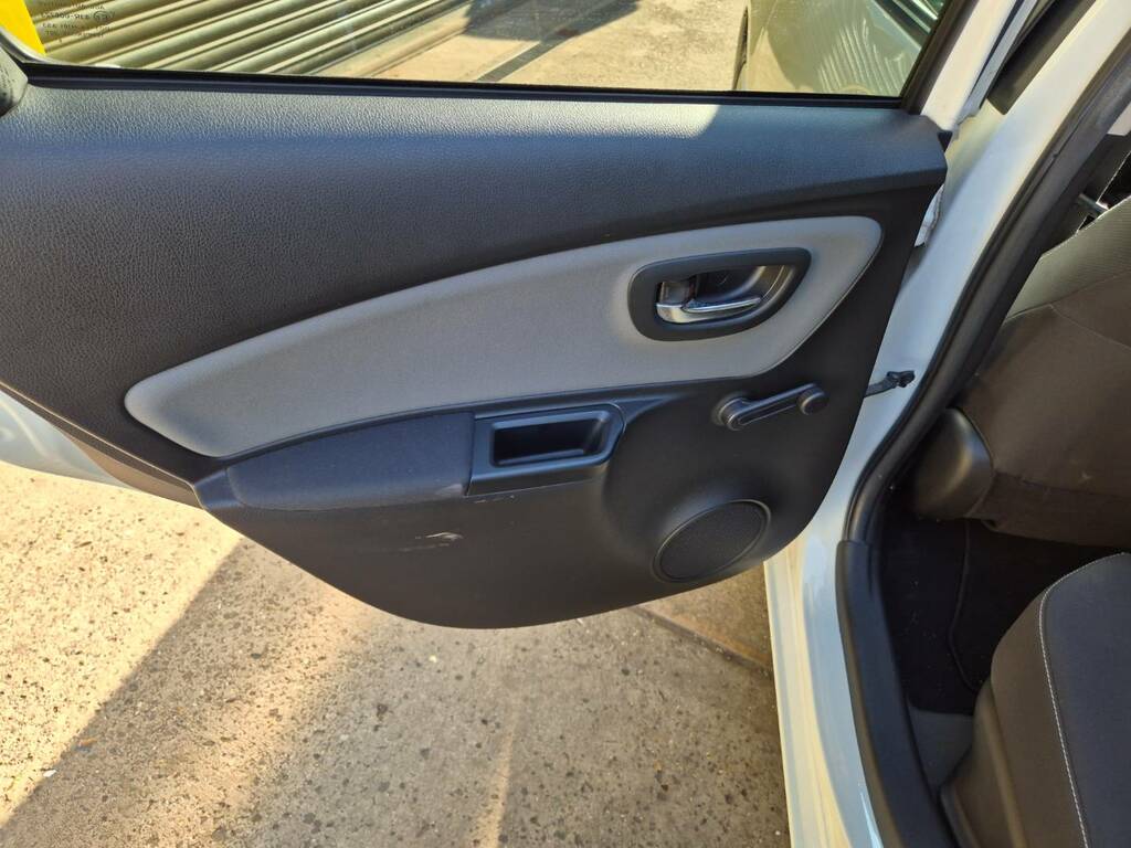 Toyota Yaris 1.33 Vvt-i Excel Silver #33