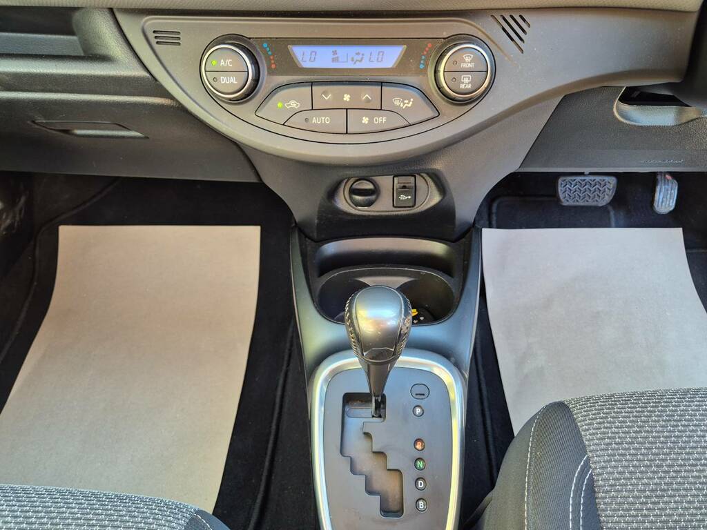 Toyota Yaris 1.33 Vvt-i Excel Silver #22