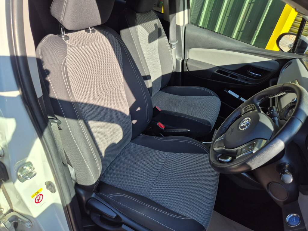Toyota Yaris 1.33 Vvt-i Excel Silver #16