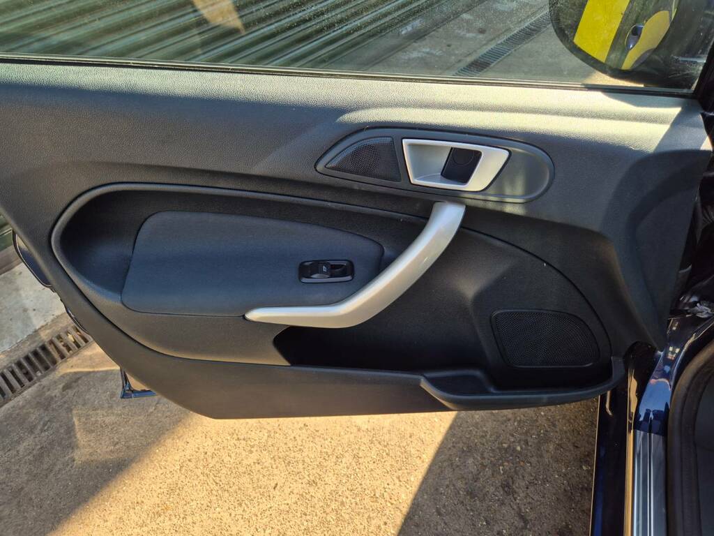 Ford Fiesta 2011 1.4 Zetec Hatchback 133 G Silver #37