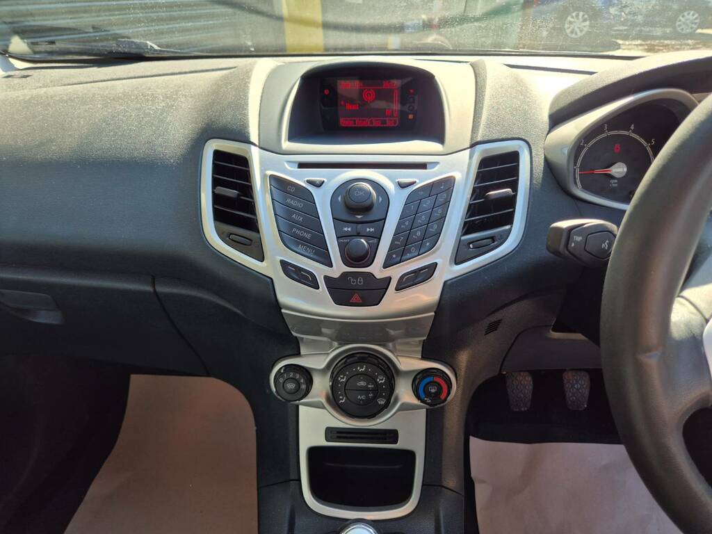 Ford Fiesta 2011 1.4 Zetec Hatchback 133 G Silver #22