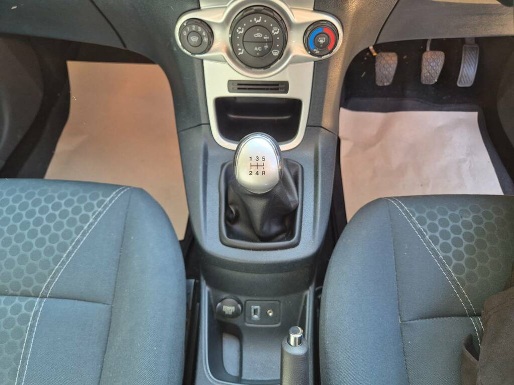 Ford Fiesta 2011 1.4 Zetec Hatchback 133 G Silver #23