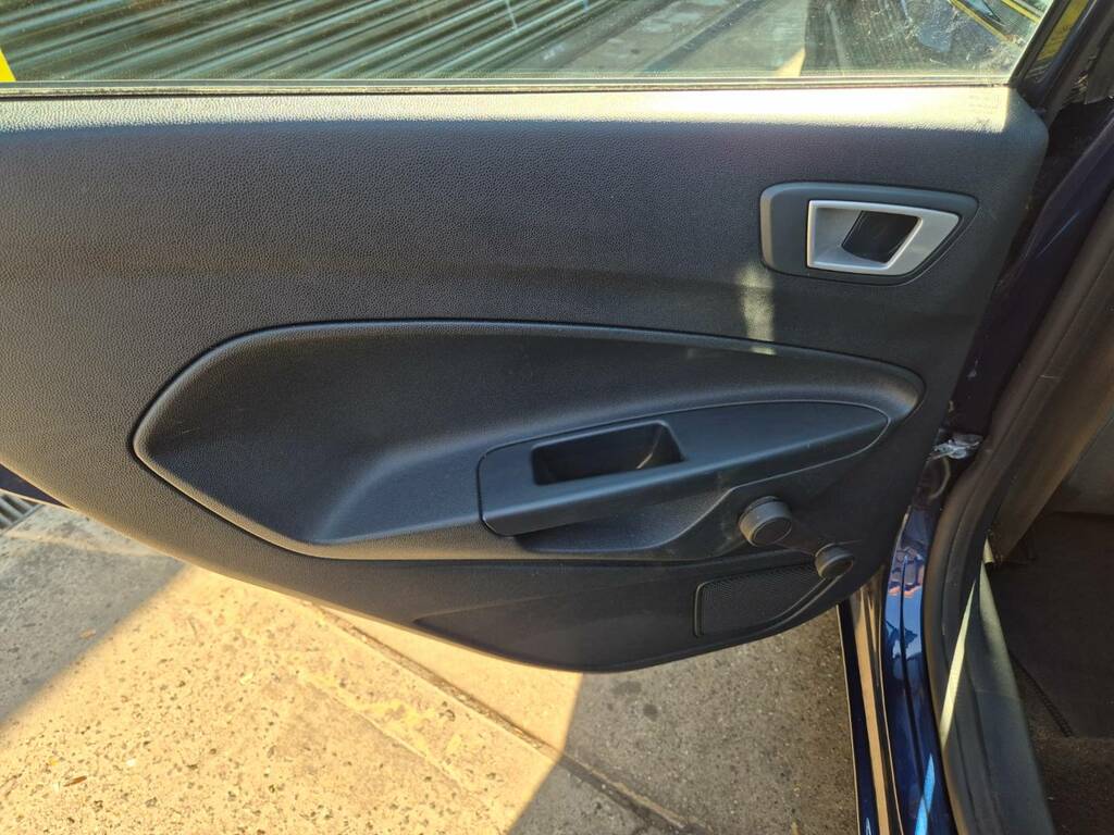 Ford Fiesta 2011 1.4 Zetec Hatchback 133 G Silver #33