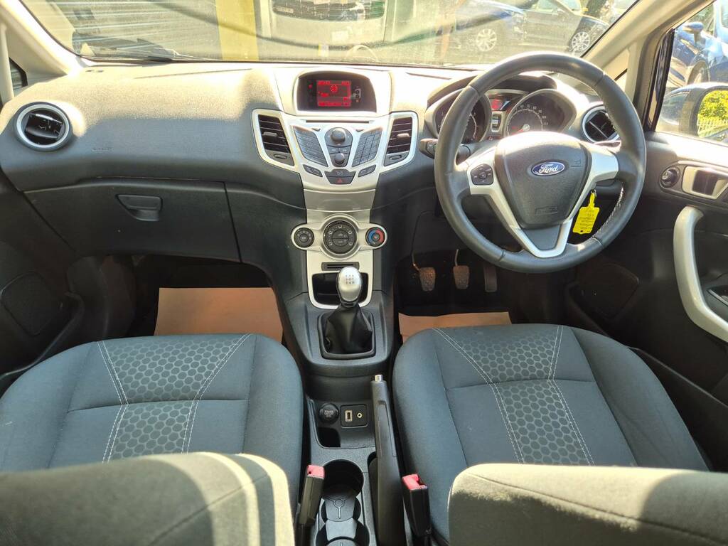 Ford Fiesta 2011 1.4 Zetec Hatchback 133 G Silver #34