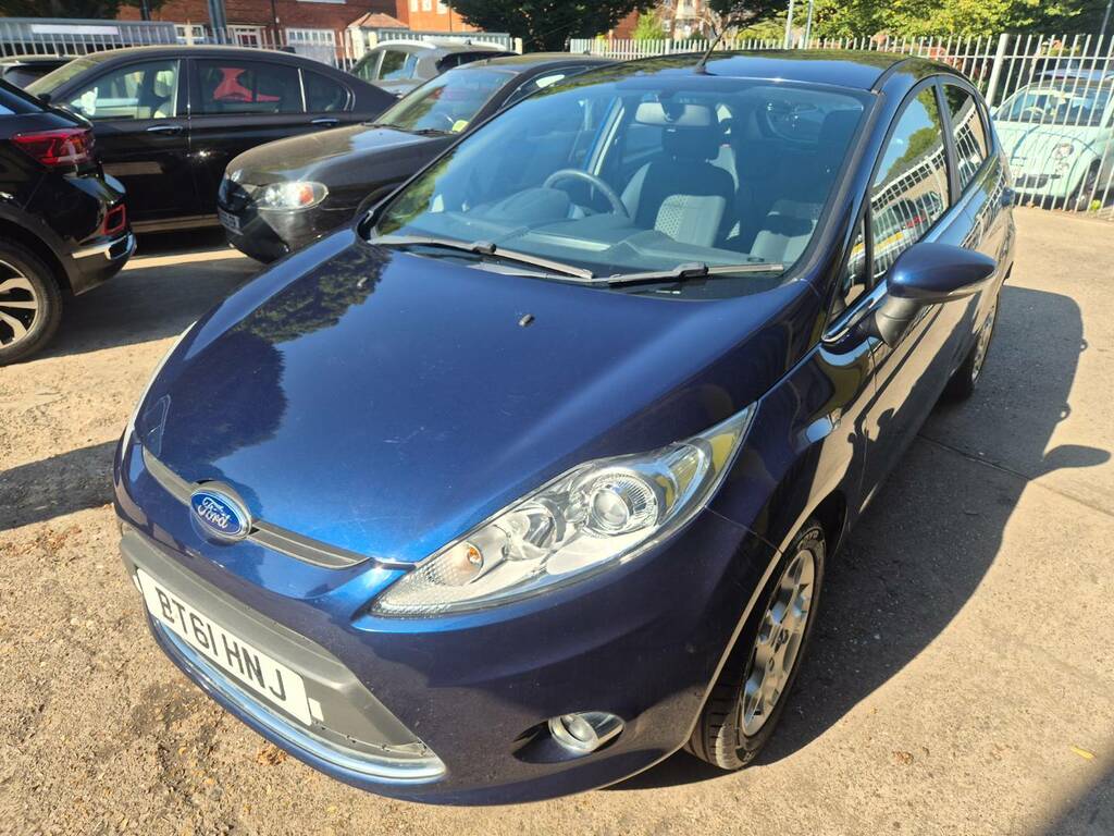 Ford Fiesta 2011 1.4 Zetec Hatchback 133 G Silver #1