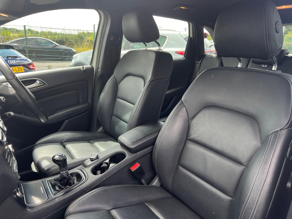Mercedes-Benz B Class 2.1L B 200 D Amg Line Premium 134 Bhp Silver #32