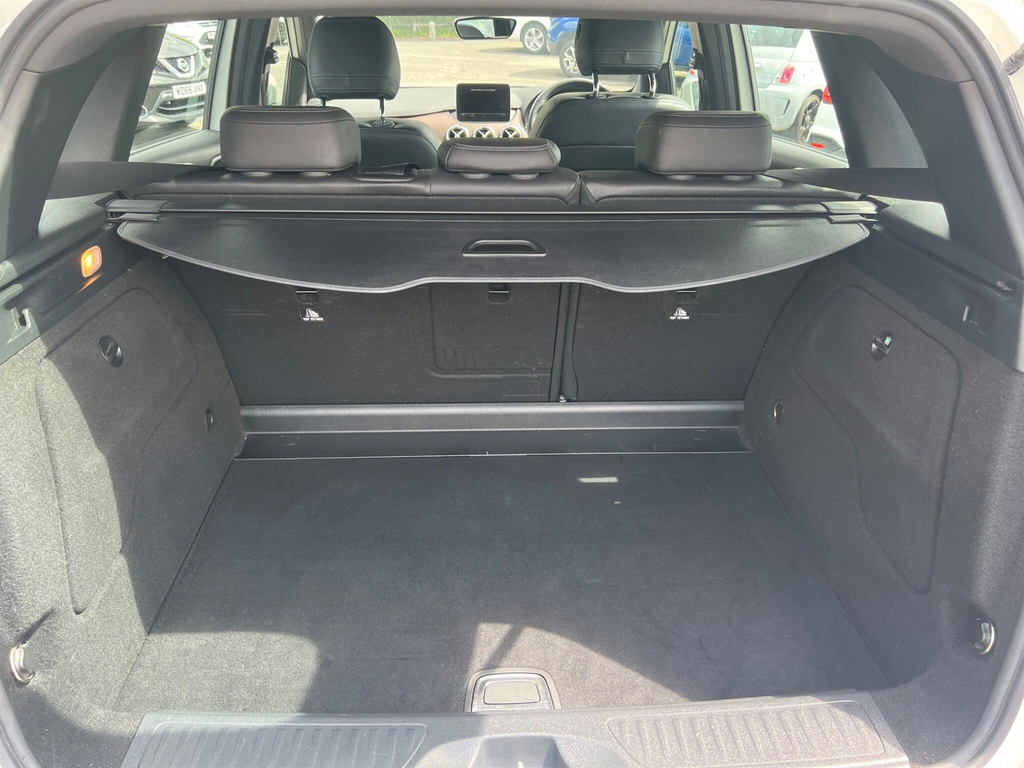 Mercedes-Benz B Class 2.1L B 200 D Amg Line Premium 134 Bhp Silver #35