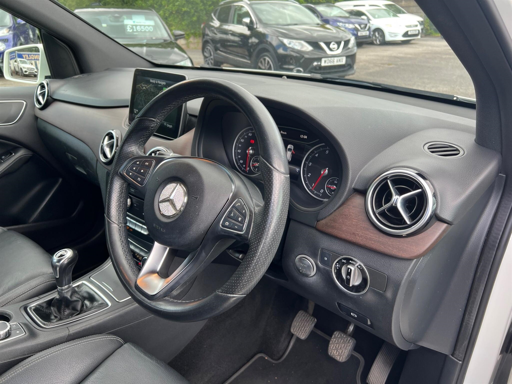 Mercedes-Benz B Class 2.1L B 200 D Amg Line Premium 134 Bhp Silver #18